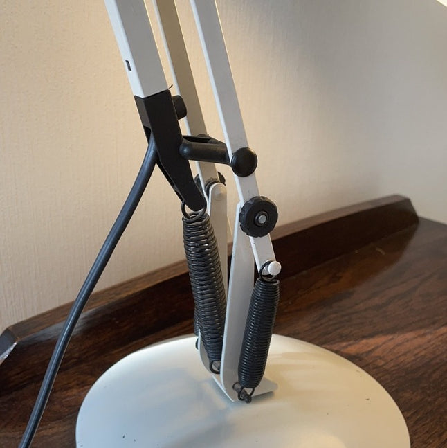 Model 90 anglepoise lamp